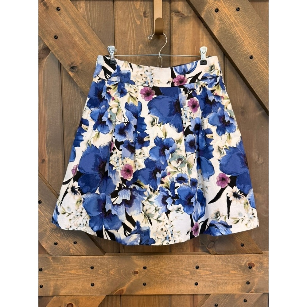 White House Black Market Floral Skirt Womens 2 Blue White Excellent Pleated Mini - Picture 2 of 7